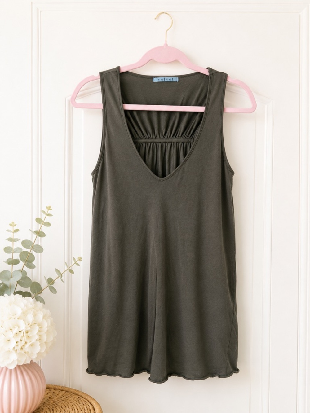 Velvet by Graham & Spencer Large 100% Cotton Sleeveless V-Neck Tank Top